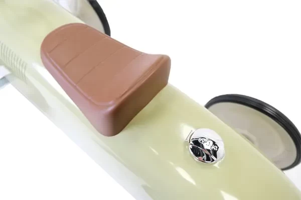 Brauner Sattel und Tankdeckel