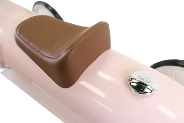 Brauner Sattel und Tankdeckel