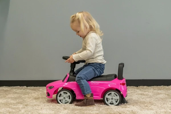 Veda ist 2 Jahre alt und 85 cm groß 