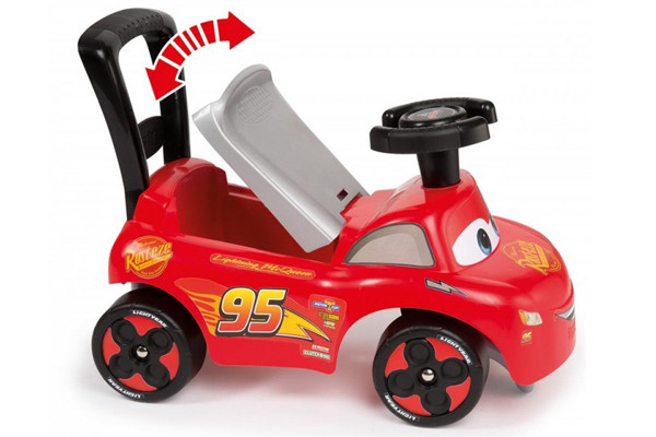 Stauraum unter dem Sitz.