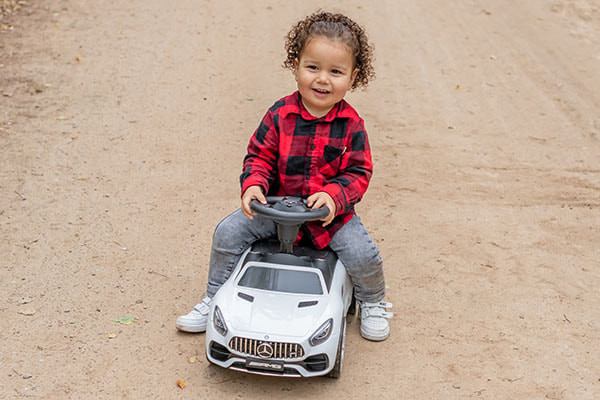 Bora ist 2 Jahre alt und 98 cm groß