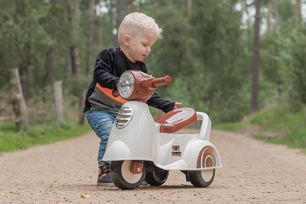 Stauraum unter dem Sitz.