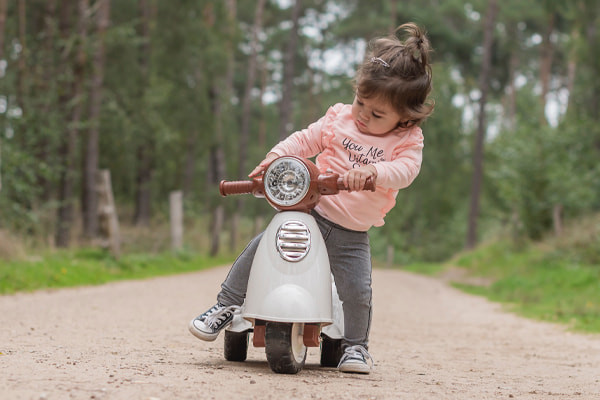 Lizzy ist 15 Monate alt und 76 cm groß.