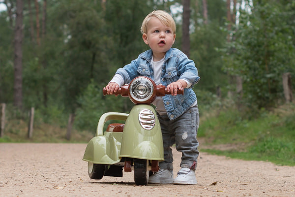 Sef ist 14 Monate alt und 80 cm groß
