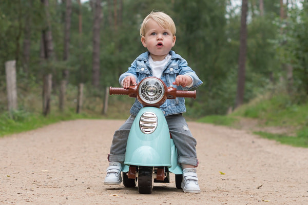 Sef ist 14 Monate alt und 80 cm groß