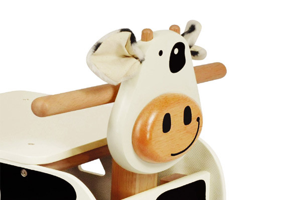 Die lustige Kuh hat kuschelige Ohren