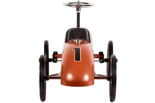 Mit Startnummer und Tankdeckel auf der Rückseite