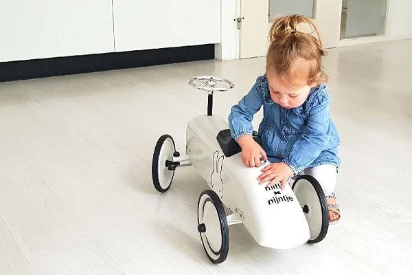 Mit hinterem Tankdeckel