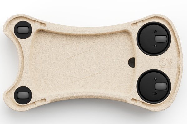 Mit zwei Bockrollen und zwei Lenkrollen