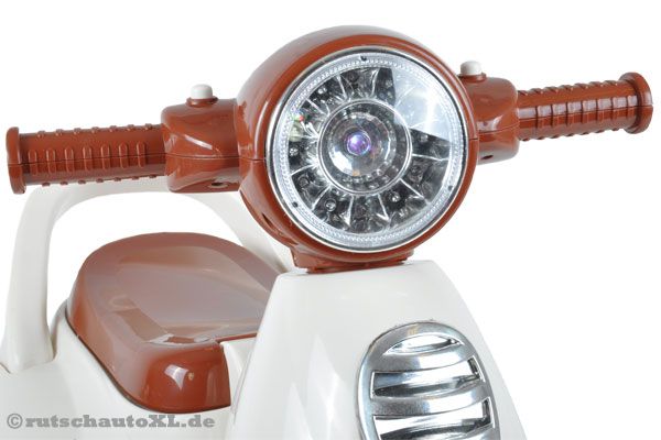 Drücken Sie die Knöpfe für Musik, Hupen und Licht.