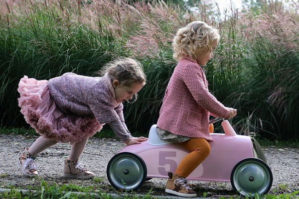 Kunststoff Sitz, Sitzhöhe 25 cm.