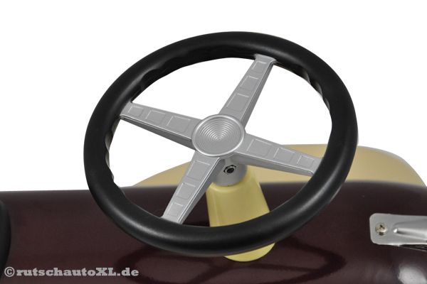 Auch das Lenkrad des Rutschautos erinnert an vergangene Zeiten.