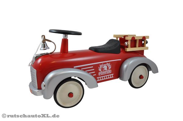 Retro Rutschauto mit einer schönen Glocke ausgestattet.