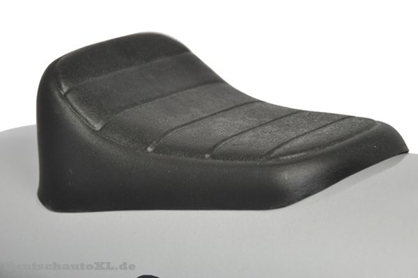 Kunststoff Sitz in Schwarz, Sitzhöhe 25 cm.