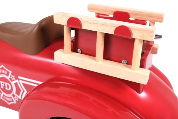 Zwei Holzleitern hinten