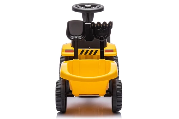 Anhänger mit Schaufel und Harke