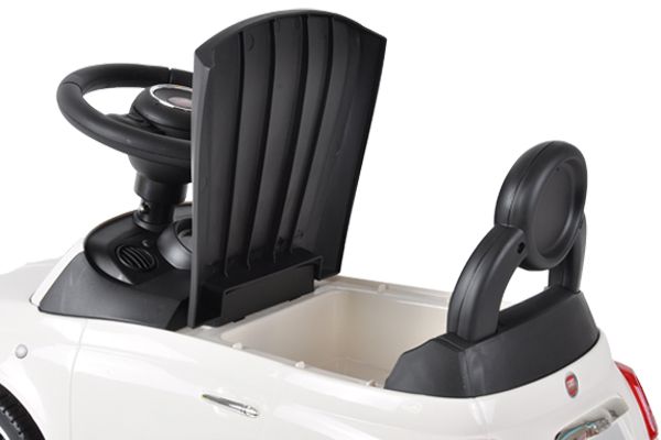 Stauraum unter dem Sitz.