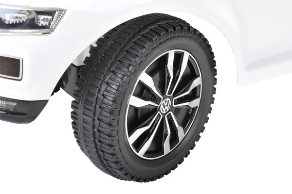 Kunststoff Reifen mit coolen Speichenfelgen.