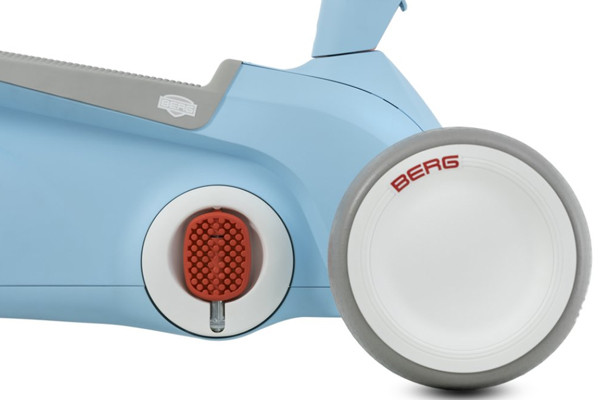 Mit Klapppedalsystem.