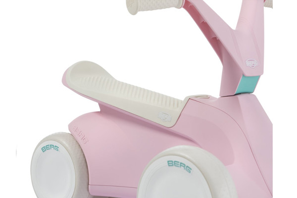 Länglicher Sattel der mit Ihnen wächst.