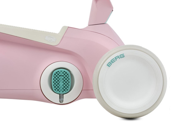 Mit Klapppedalsystem.