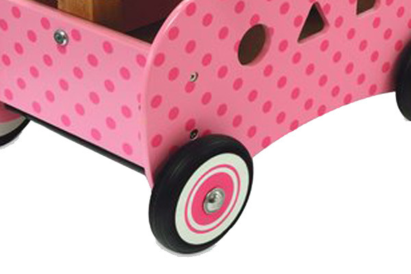 Die mitgelieferten Bauklötze passen in die Formen an der Seite.