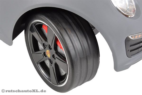 Breitreifen auf coolen Felgen. Geeignet für drinnen und draußen.