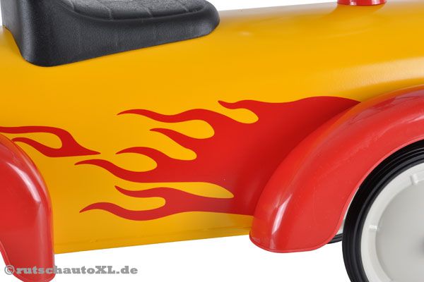 Mit coolen Flammen an den Seiten.