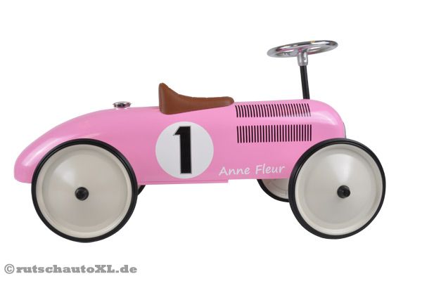 Optional: Sticker mit Wunschname (Modellbeispiel)