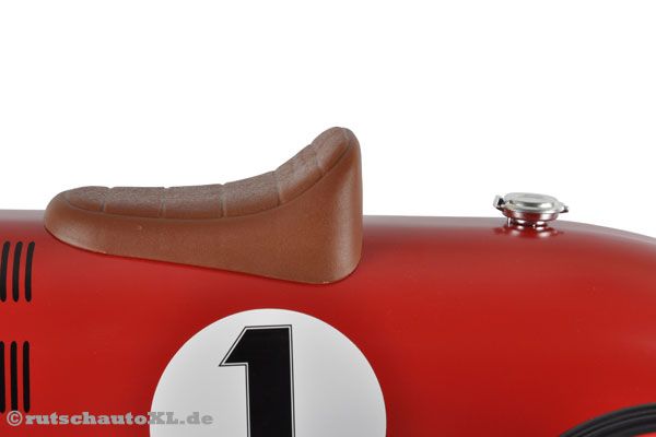 Schönes Detail: mit Tankdeckel in Chrom.