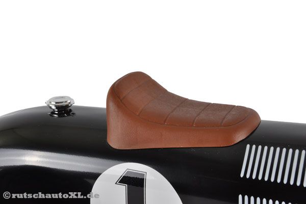 Mit Tankdeckel und braunem Kunststoff Sitz.