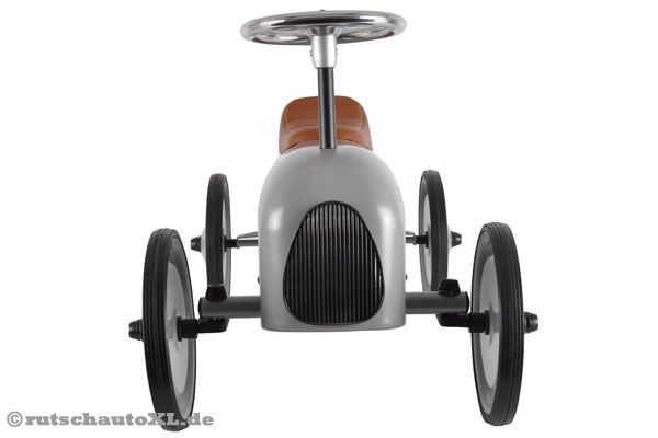 Original Detail: Der Kühlergrill vorne am Rutschauto.