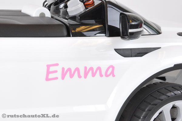 Optional: Rosa Sticker mit Wunschname (Modellbeispiel).