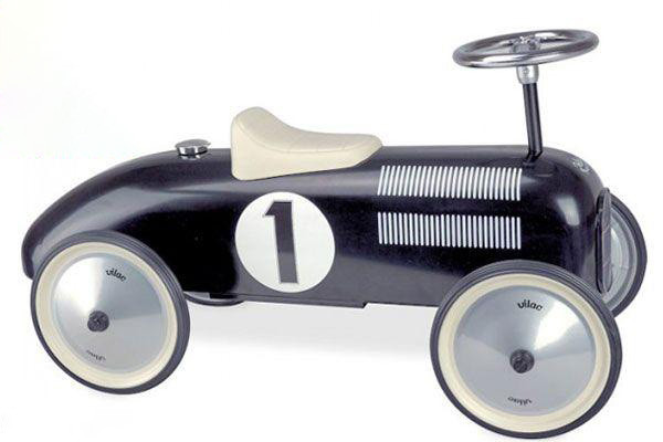 Vintage black metal racer Rutschauto.