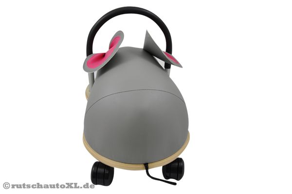 Die Maus hat sogar ein kleines Mäuseschwänzchen.