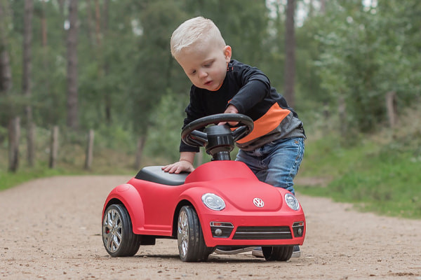 Gijs ist 16 Monate alt und 80 cm groß.