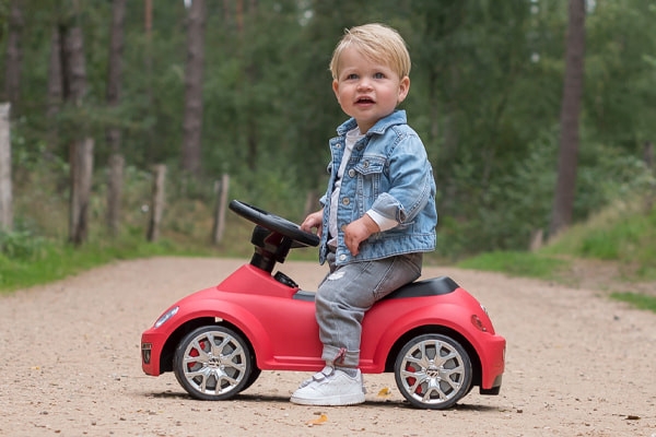 Sef ist 14 Monate alt und 80 cm groß.